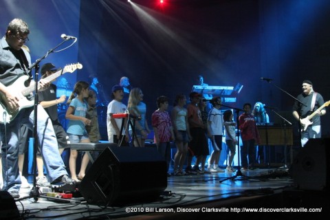 American Floyd performing "Another Brick in the Wall" with the assistance of area children